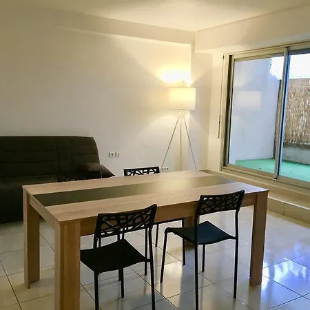 Sunny Flat Vacancy