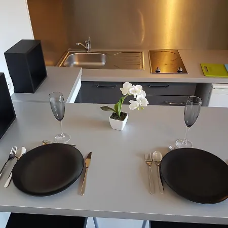 Sunny Flat Vacancy شقة *