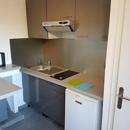 Sunny Flat Vacancy شقة