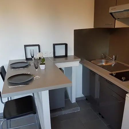 Sunny Flat Vacancy *