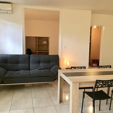 Sunny Flat Vacancy Антиб