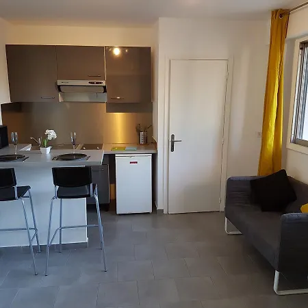 Апартаменты Sunny Flat Vacancy Антиб